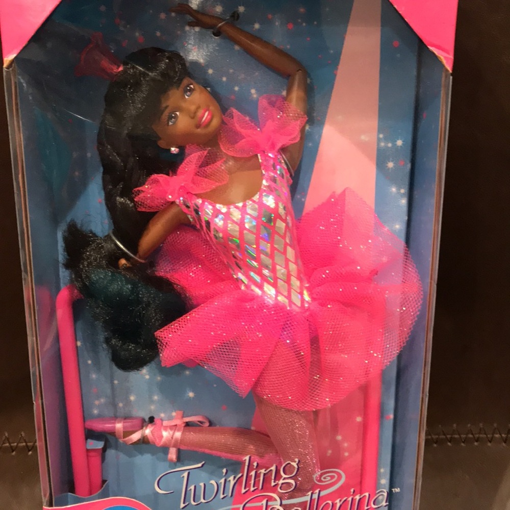 Vintage Twirling Ballerina Barbie - Picture 2 of 3